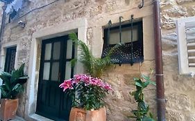 Angelus Apartments